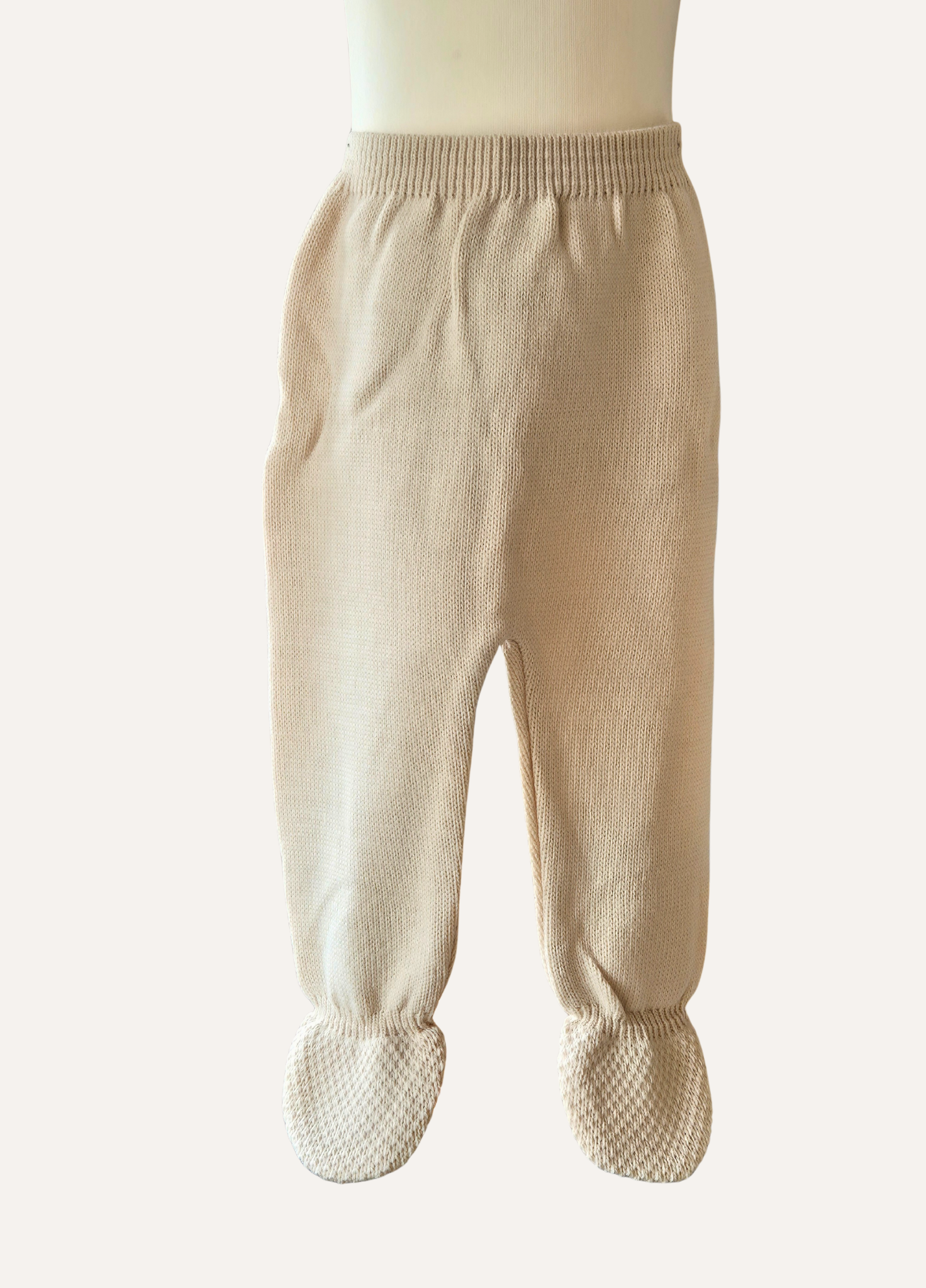 Beige knitted bottoms from Dandelion as part of the 2 piece hedgehog set