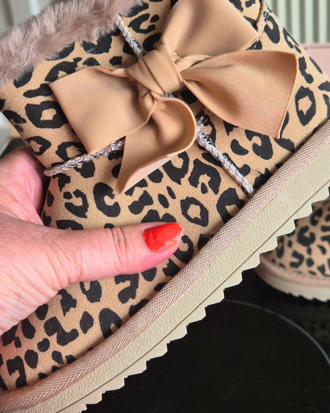 Girls stylish leopard print boots with ribbon bow and faux fur
