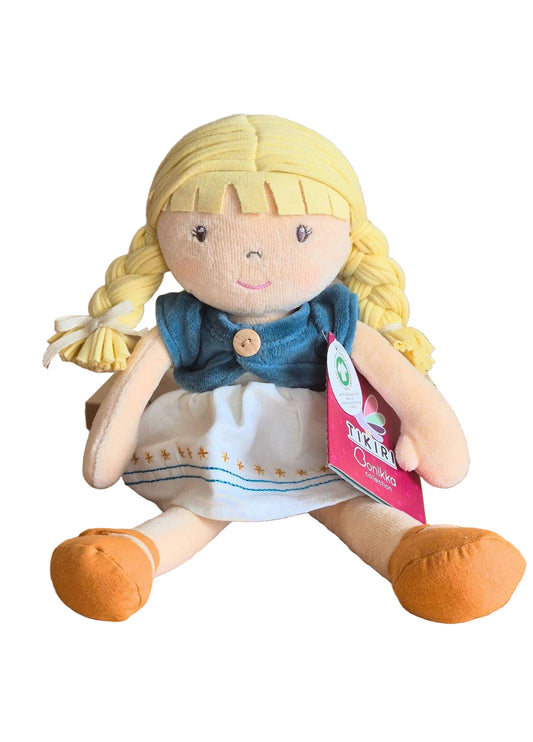 Bonnika Organic Ragdoll Lily sat on a wooden table