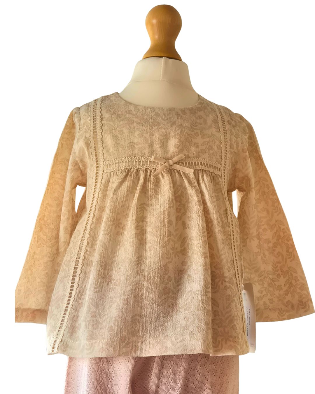 Traditional Spanish girls outfit with lace detail