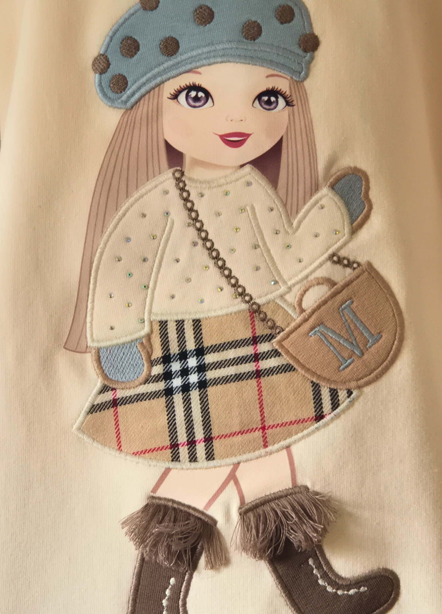 Further detail to show the sparkly jumper on the doll motif and the fringes on her boots.