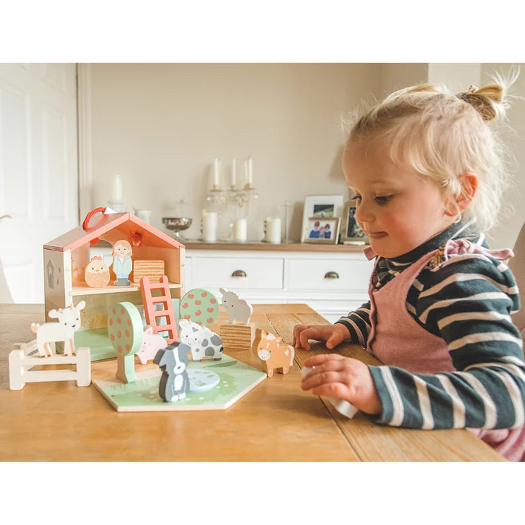 Wooden farm animal play set with barn and hen house