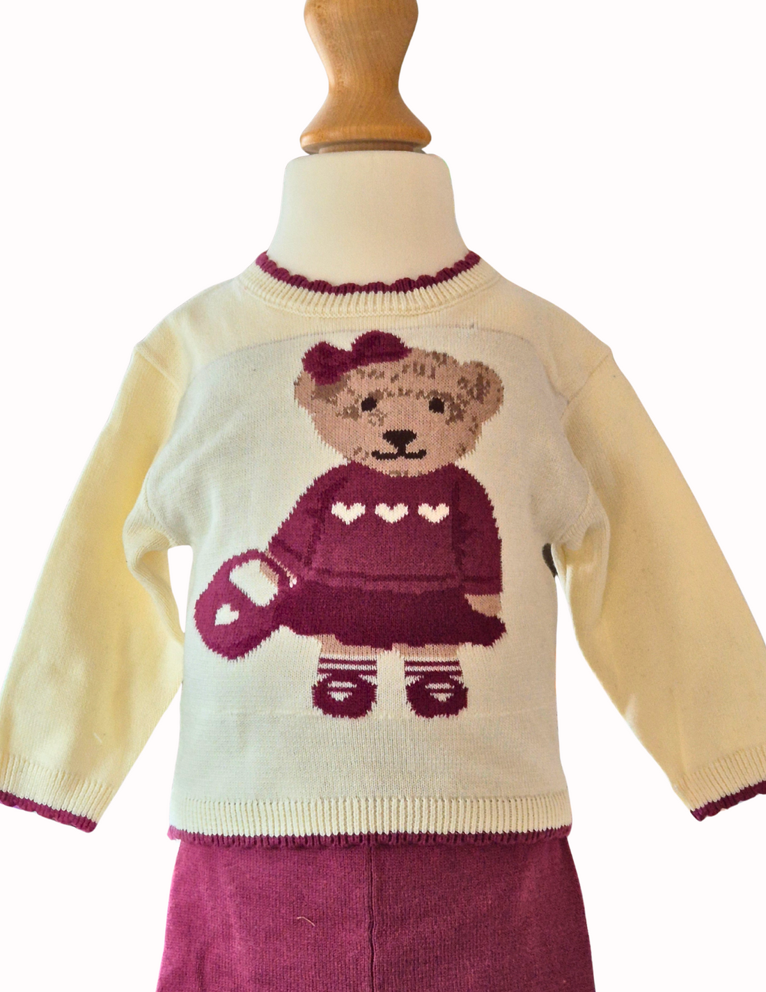 Kniited 2 piece set with girl jumper and trousers on a white background