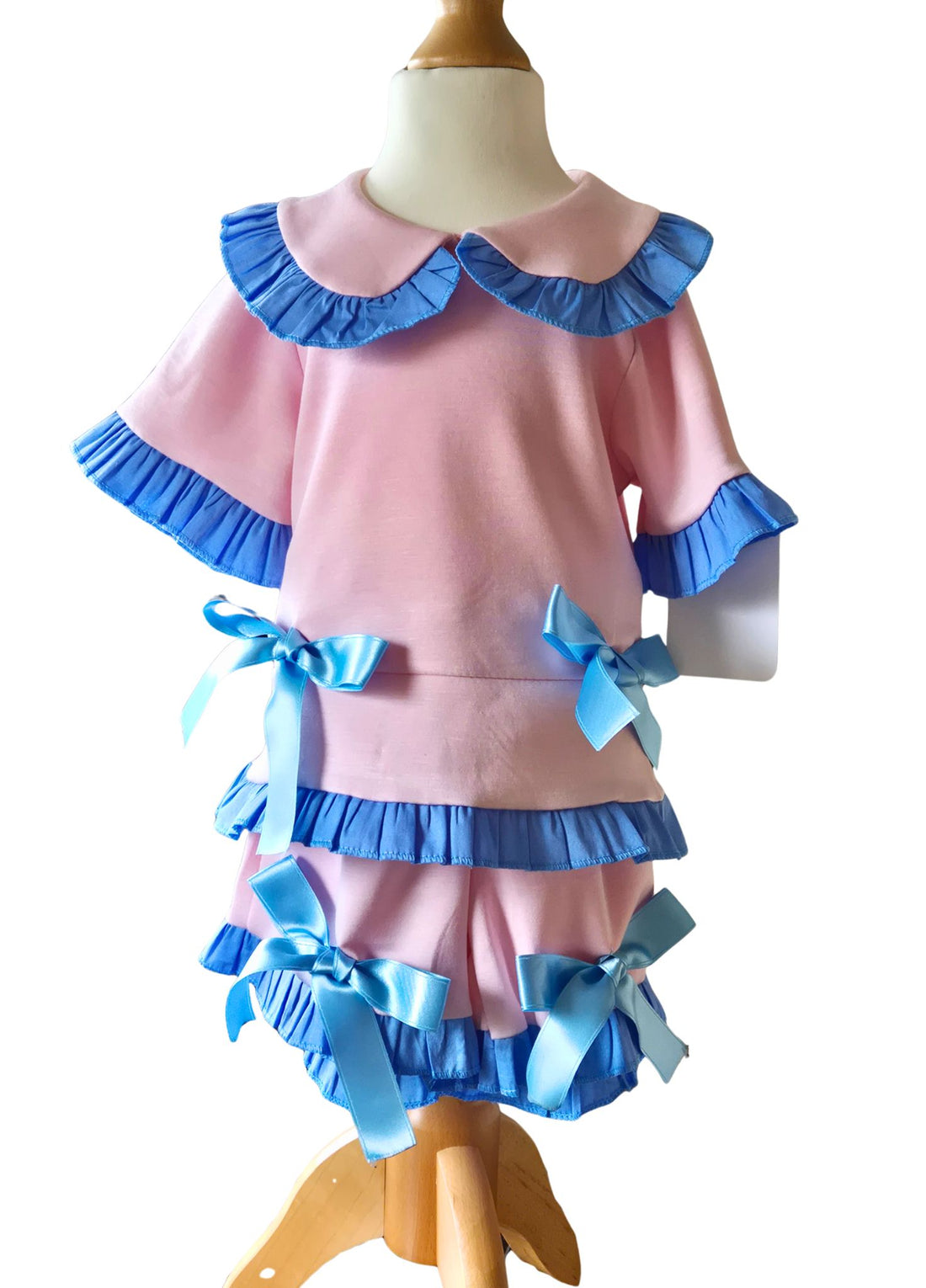 girls pink frill shorts and top set with blue bows